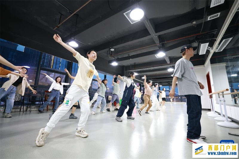 贵阳：“青年夜校”受欢迎(图5)