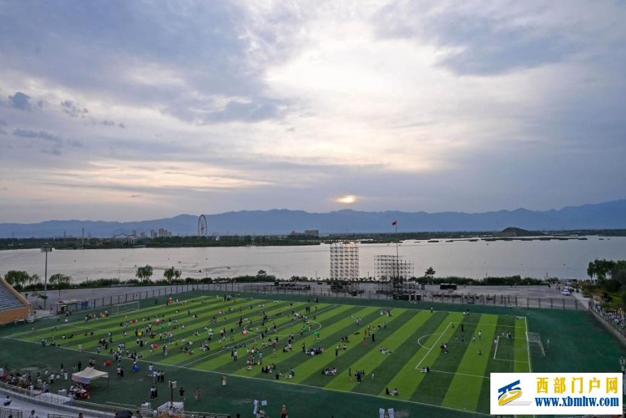 宁夏银川：览山公园迎暑期客流高峰(图3)