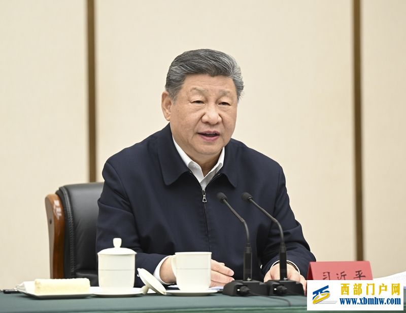 习近平在河北雄安新区考察(图1) 习近平在河北雄安新区考察(图1)