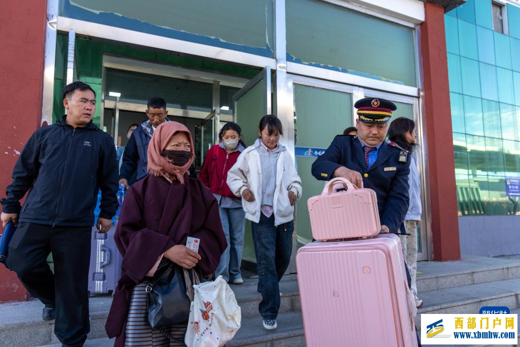 青藏铁路那曲站：20年累计到发旅客近900万人次(图5)